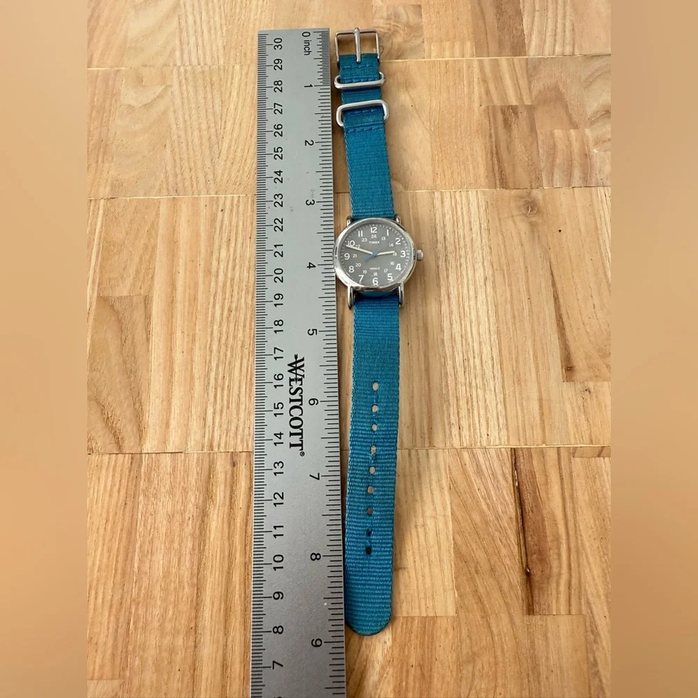 Timex weekender gray dial blue strap NEW BATTERY